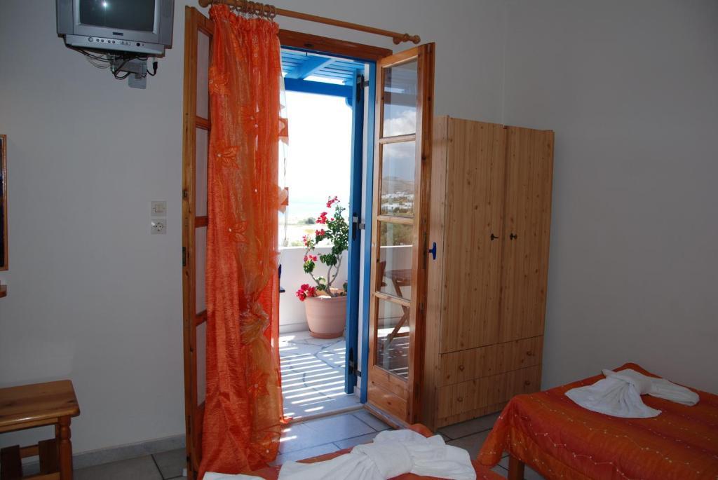 Koulas Pension - Red Lake Agios Prokopios  Room photo