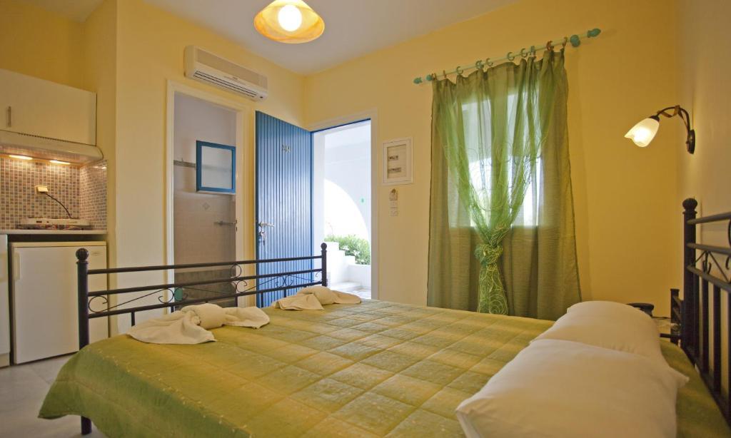 Koulas Pension - Red Lake Agios Prokopios  Room photo